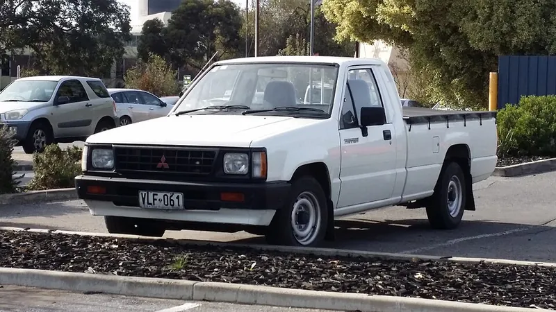 1990 Mitsubishi Triton MH: 1990-1992 Mitsubishi Triton (MH) 2-door utility (19124853268)