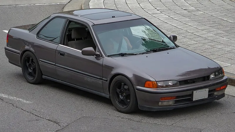 1993 Honda Accord CC7: 1993 Honda Accord Coupe EX-R in Rosewood Brown Metallic, Front Right, 07-15-2023