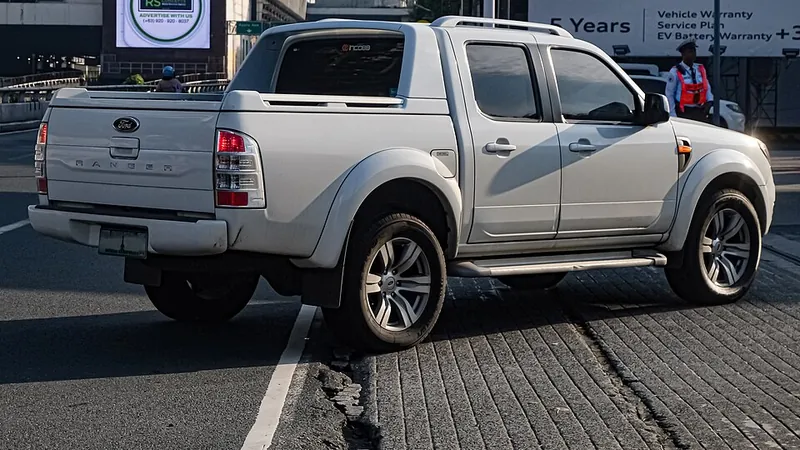 2009 Ford Ranger PK: Ford Ranger PK 2.5 Wildtrak 4x2 Cool White 02