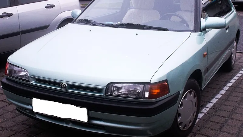 1989 Mazda 323 BG: Mazda 323 Typ BG (front)