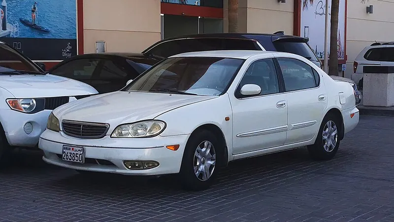 2000 Nissan Maxima A33: Nissan Maxima A33 Bahrain (GCC Spec)